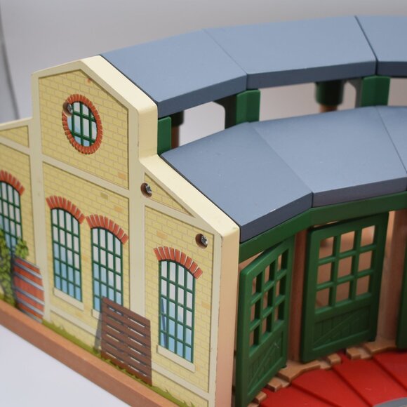 Roundhouse Tidmouth Shed w/5 Stalls Wooden Railway Thomas & Friends Train Engine - Picture 3 of 10